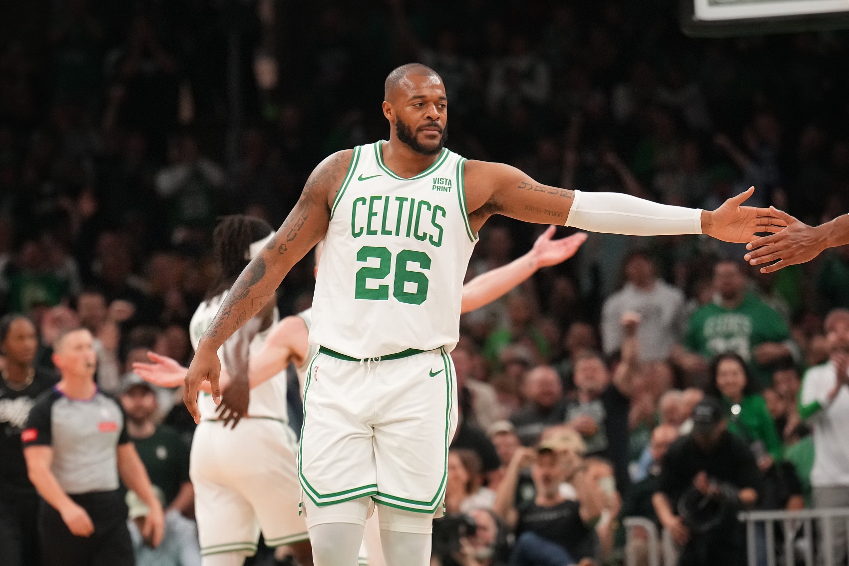 截止日前主动交易避税球队：76人、太阳、掘金、魔术、猛龙、绿军